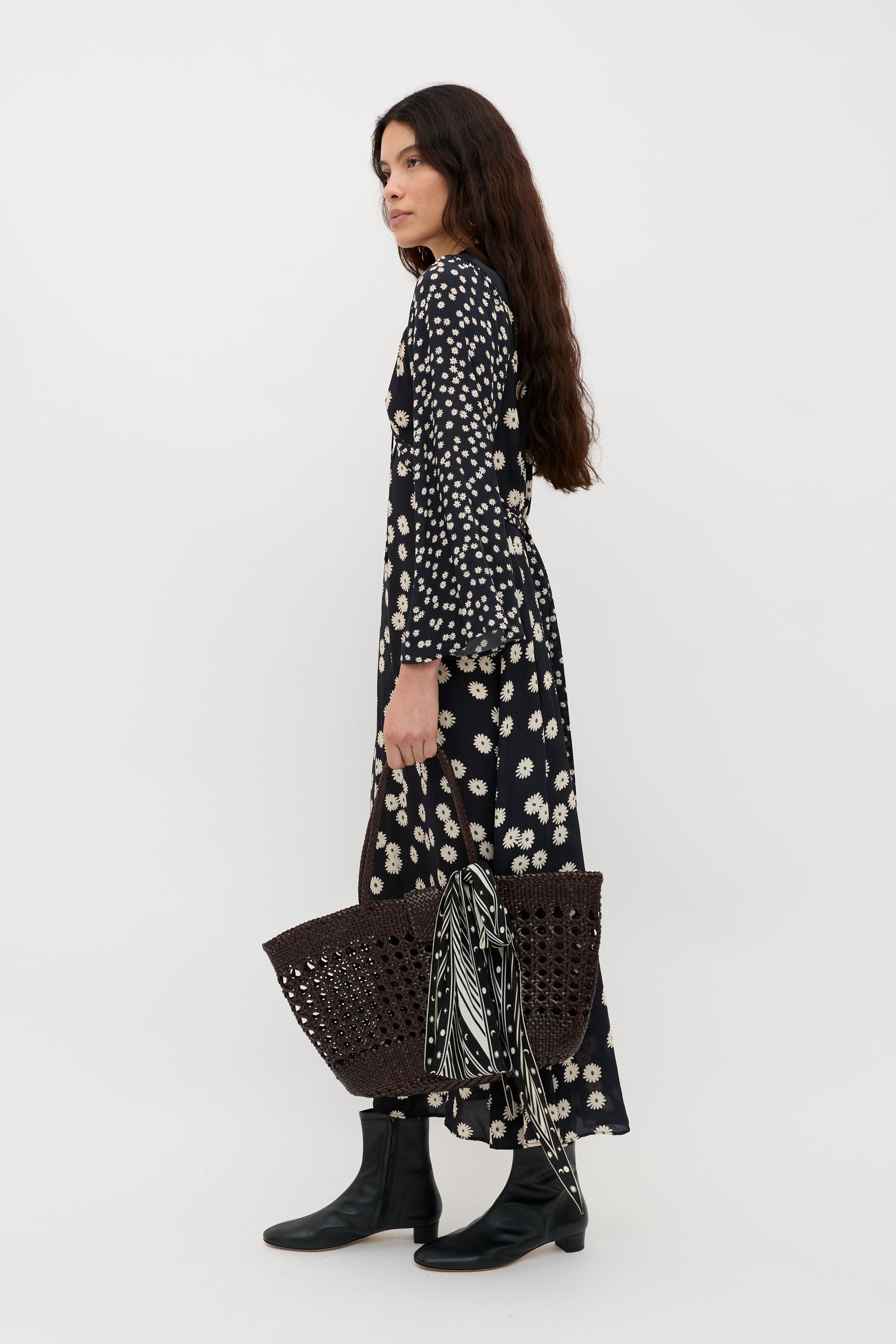 Anela - Daisy Mix Black
