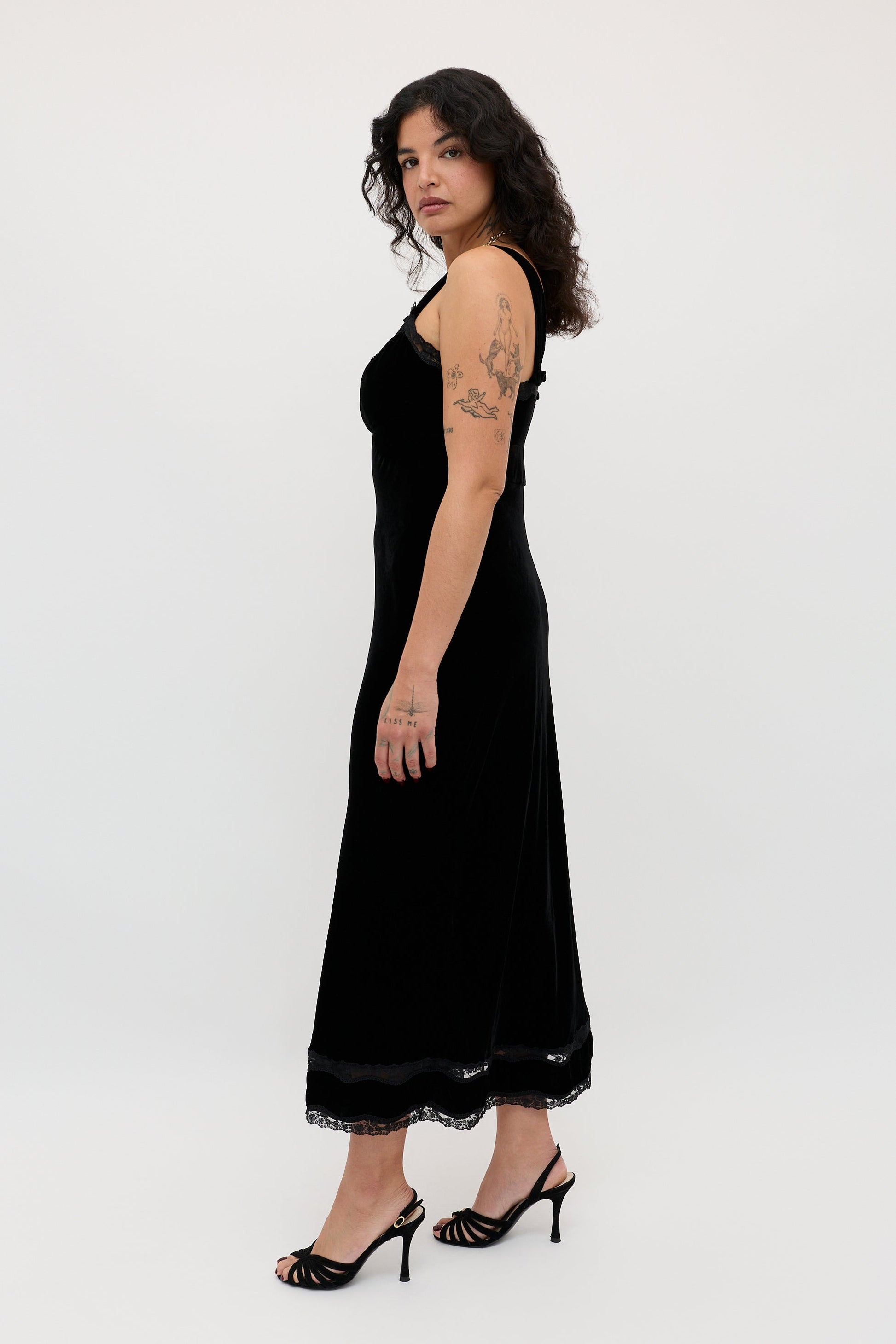 Lucie  -  Black