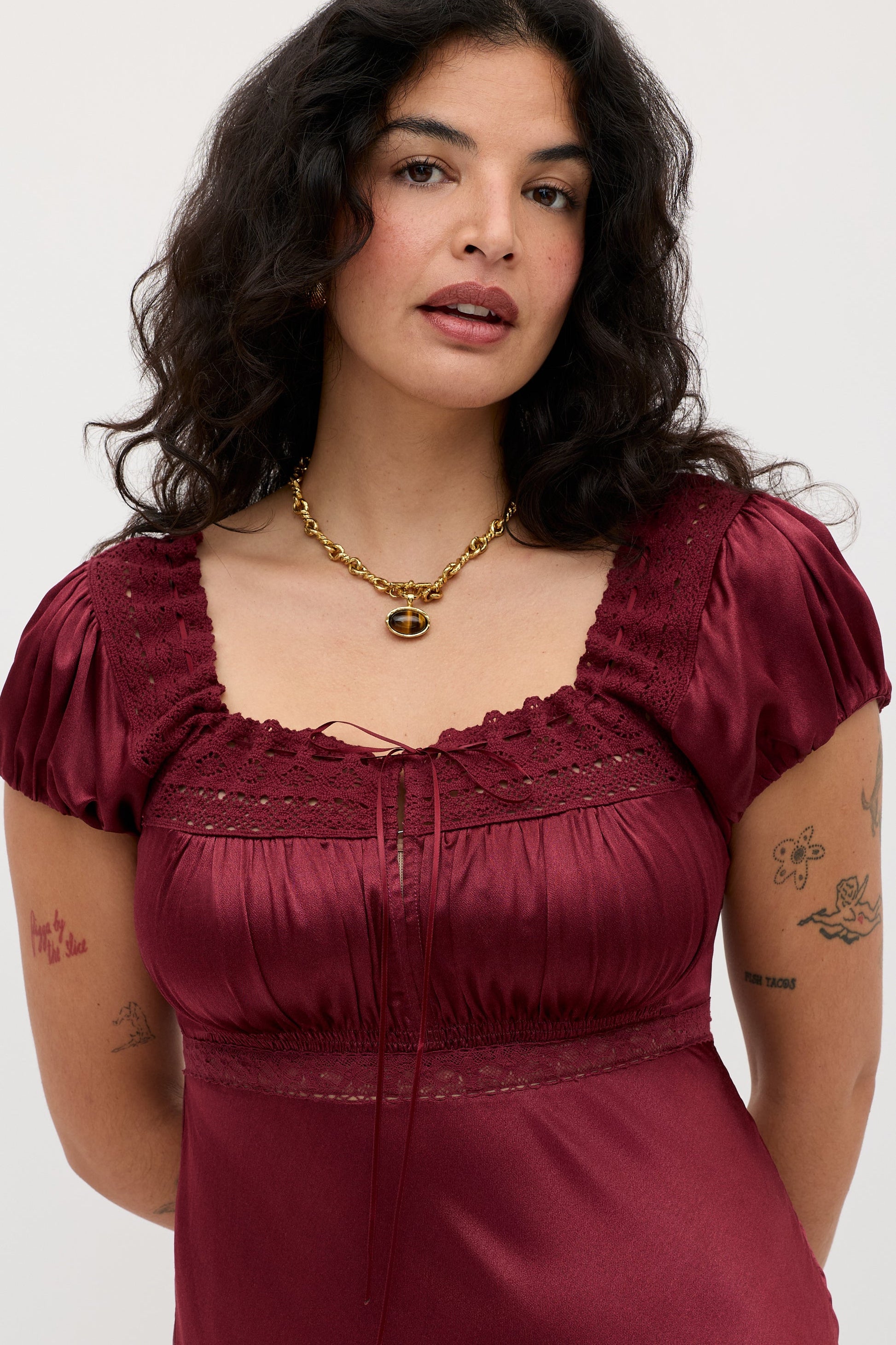 Maeva  -  Maroon