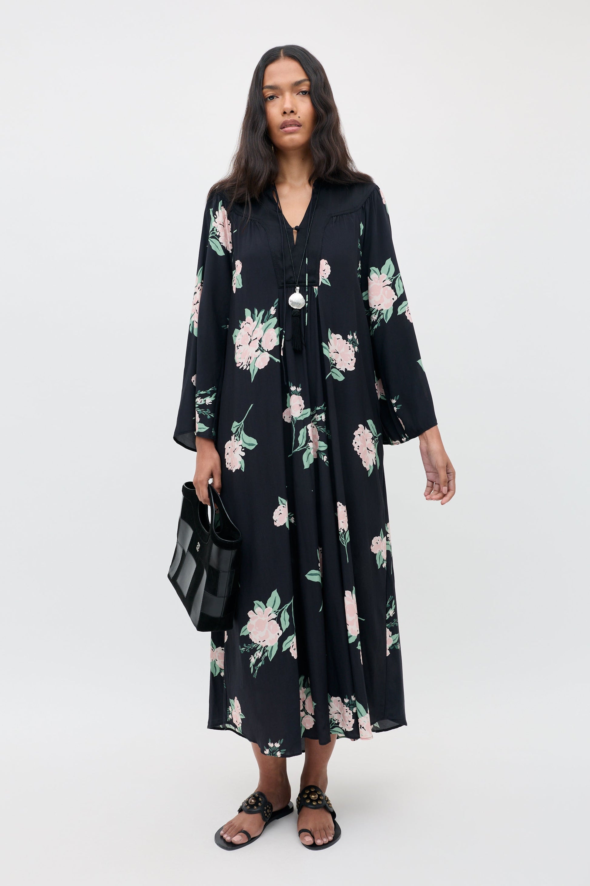 Lucilla - Peonies Scatter Black