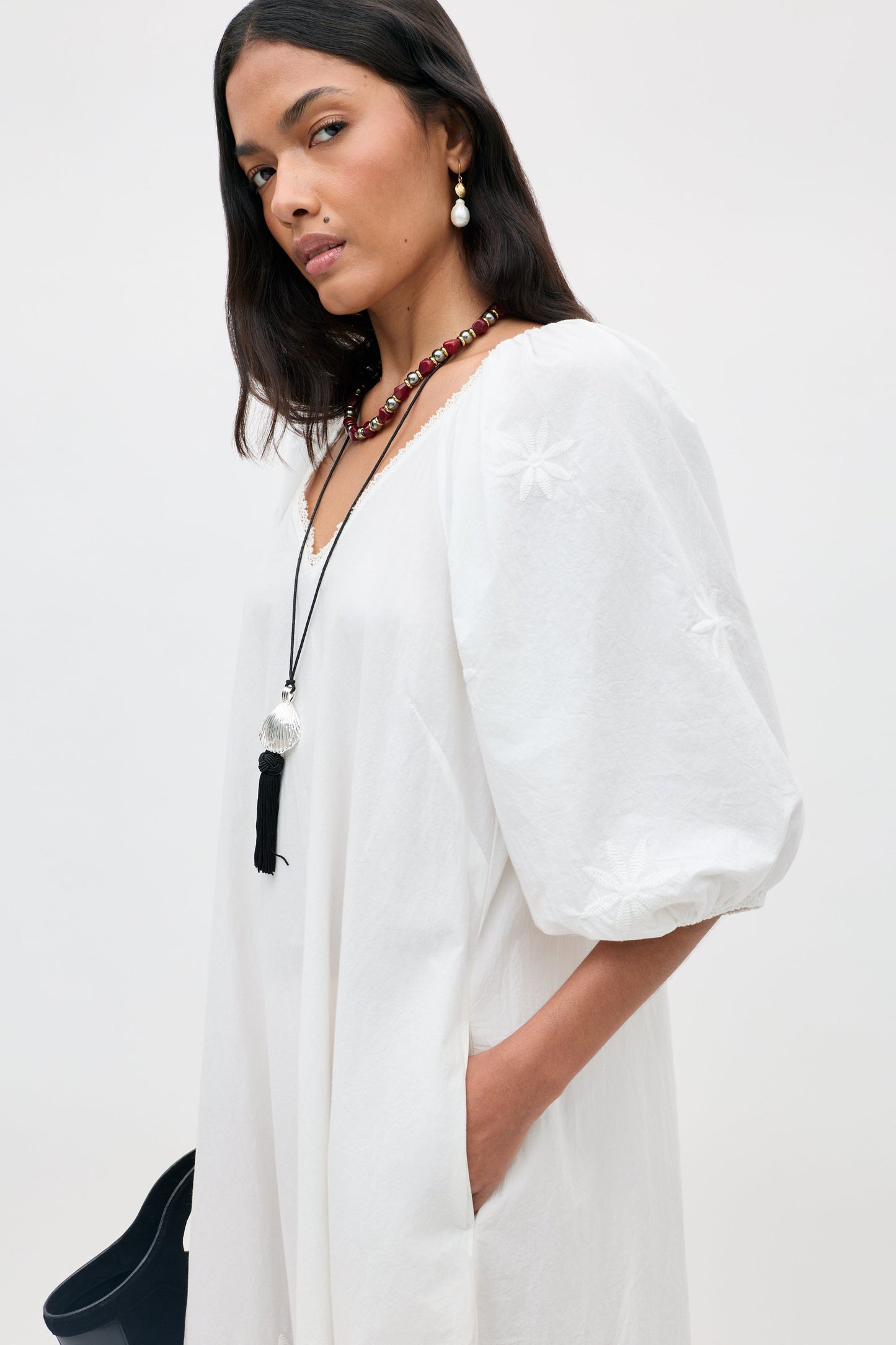 Gizele - Daisy Floral Embroidery White